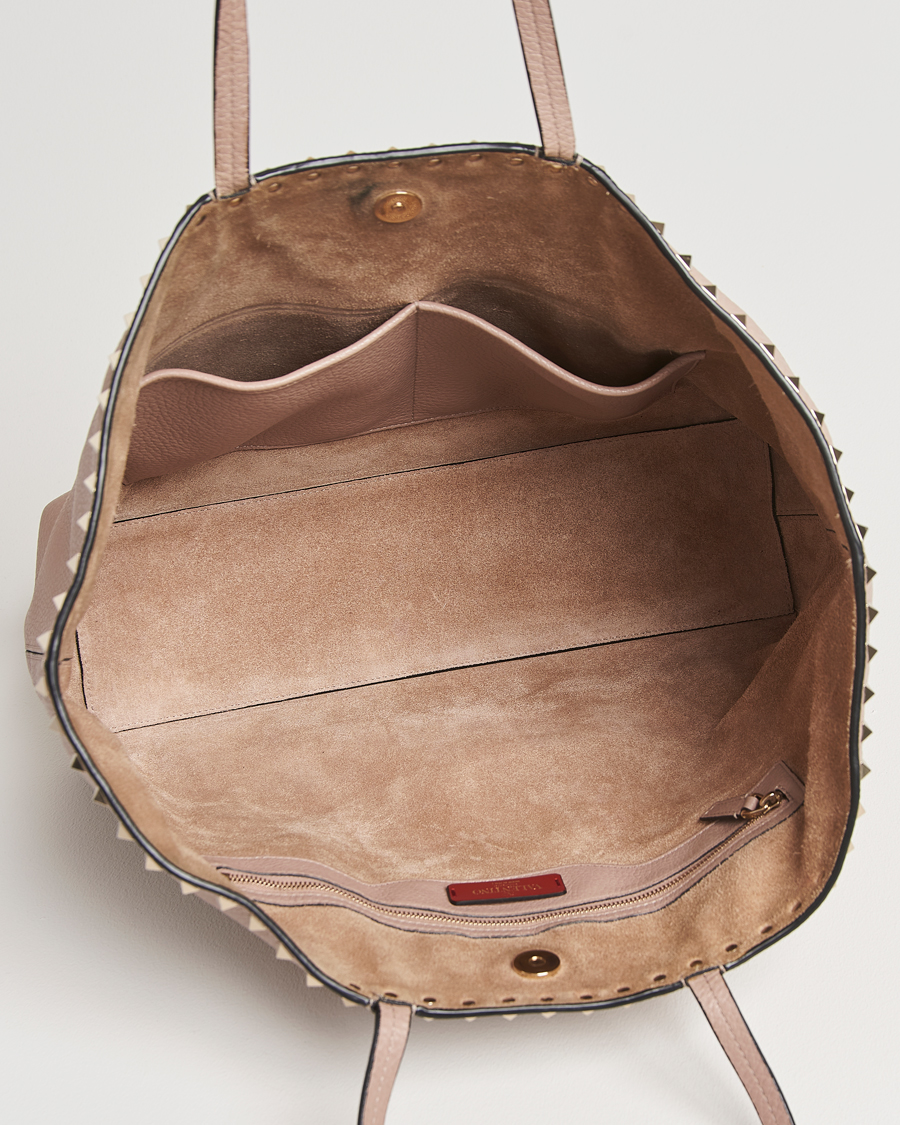 Hombres | Valentino Pre-Owned Medium Rockstud Tote Bag Poudre | Valentino Pre-Owned | Medium Rockstud Tote Bag Poudre