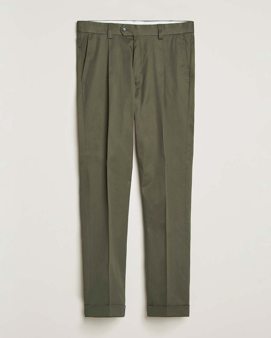 Hombres | Pantalones | Tiger of Sweden | Tenuta Pleated Cotton Trousers Deep Olive