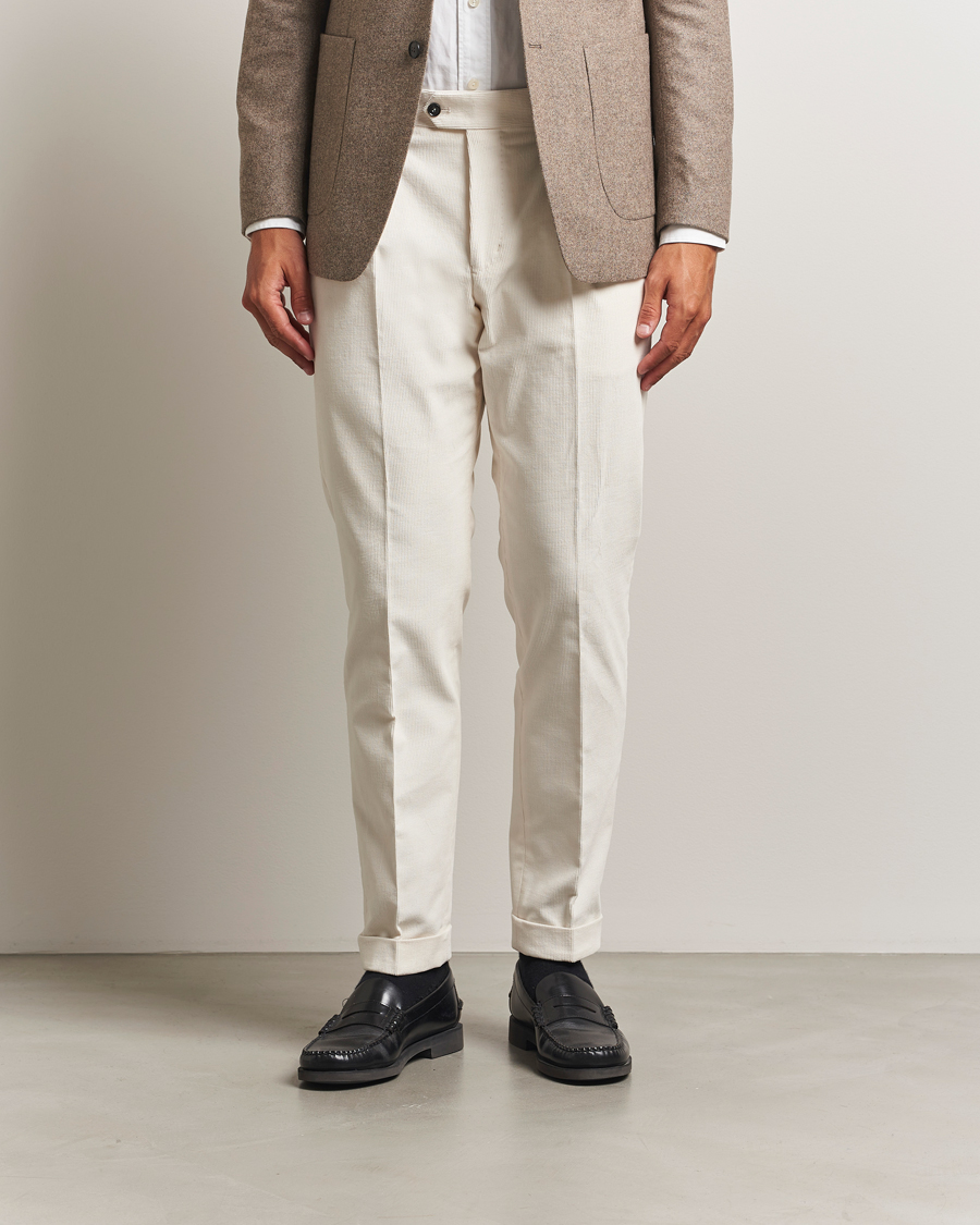 Hombres | Pantalones | Tiger of Sweden | Tenuta Pleated Corduroy Trousers Light Ivory