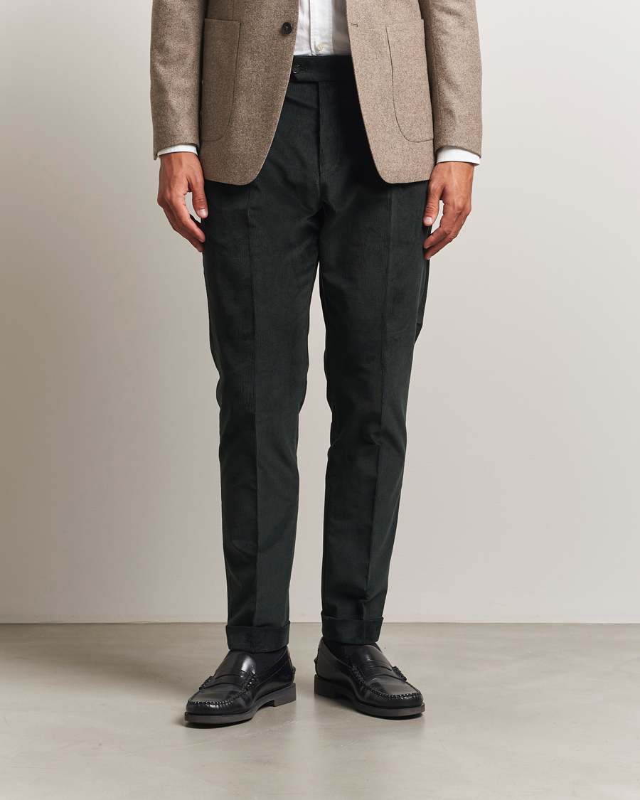 Hombres | Pantalones | Tiger of Sweden | Tenuta Pleated Corduroy Trousers Midnight Green