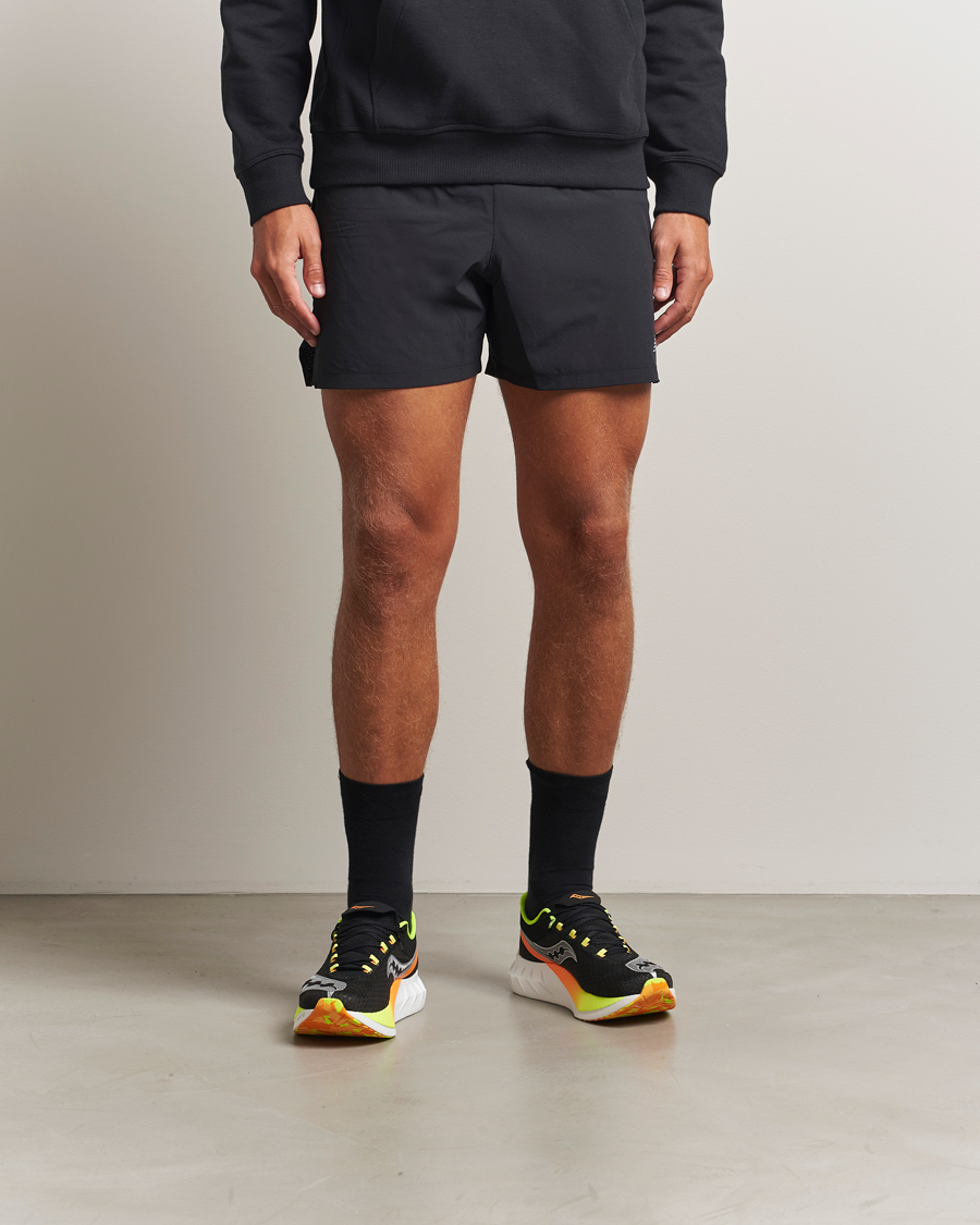 Hombres | Zapatillas de correr | Saucony | Endorphin Pro 4 Running Sneaker Black/VO2