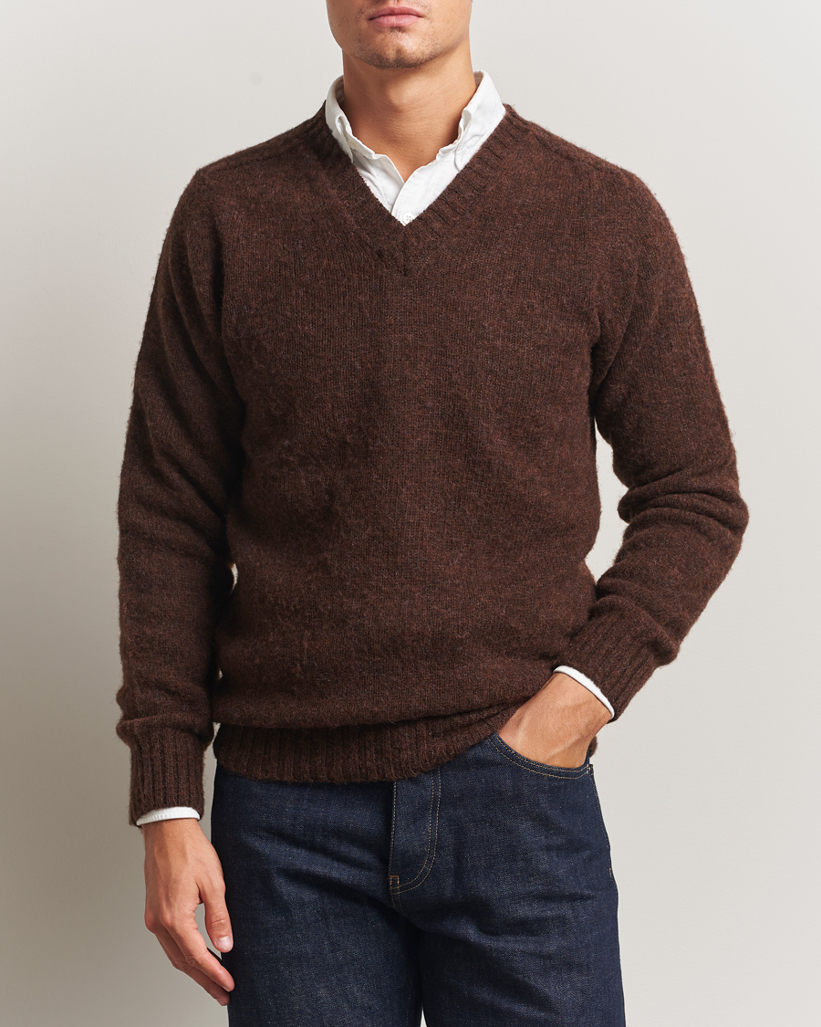 Hombres | Jerséis y prendas de punto | Harley Of Scotland for Care of Carl | Harley Of Scotland Brushed Supersoft Lambswool V-Neck Brown