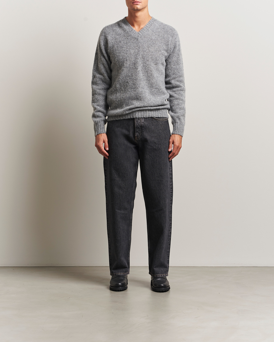 Hombres | Jerséis y prendas de punto | Harley Of Scotland for Care of Carl | Harley Of Scotland Brushed Supersoft Lambswool V-Neck Mid Grey