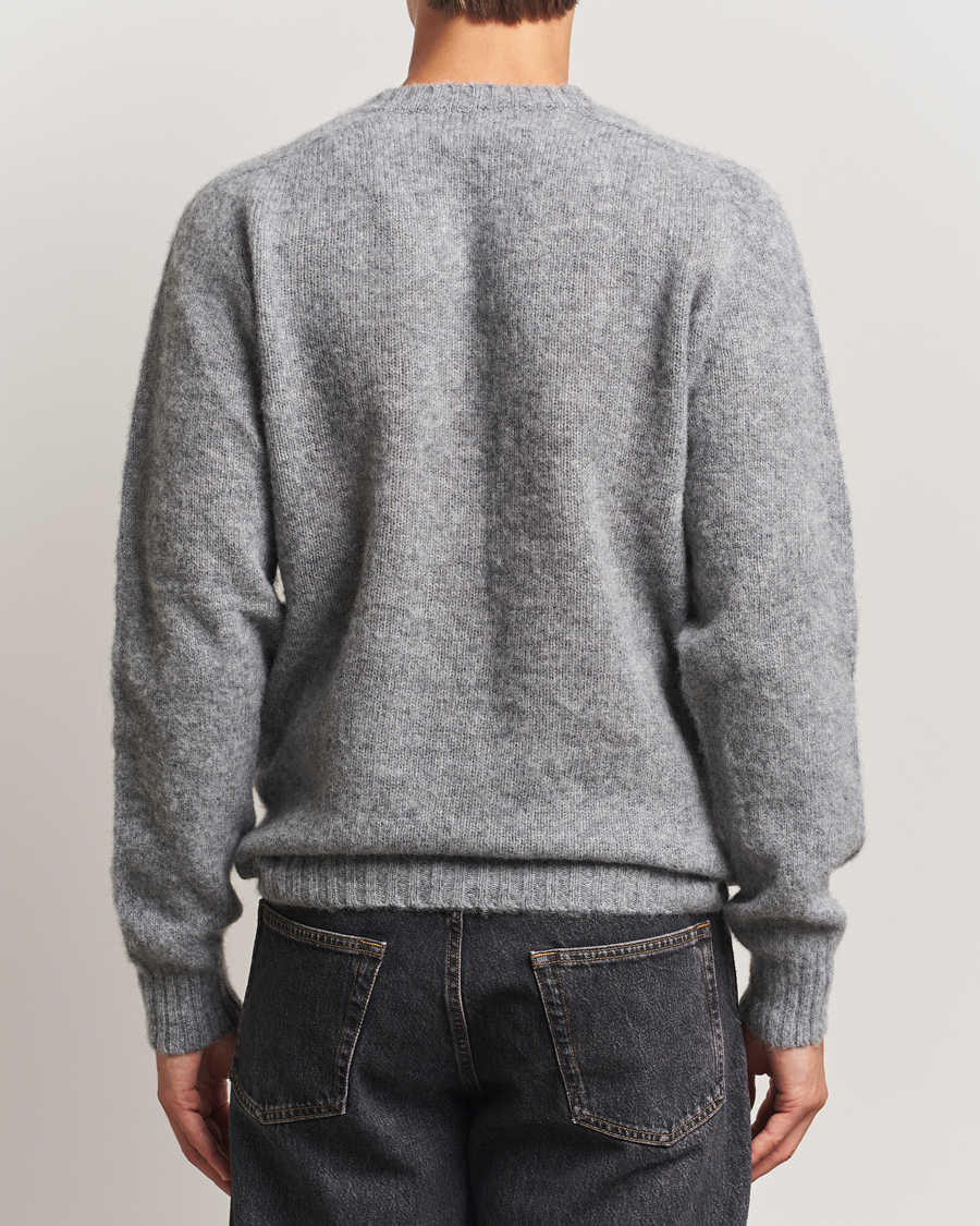 Hombres | Jerséis y prendas de punto | Harley Of Scotland for Care of Carl | Harley Of Scotland Brushed Supersoft Lambswool V-Neck Mid Grey