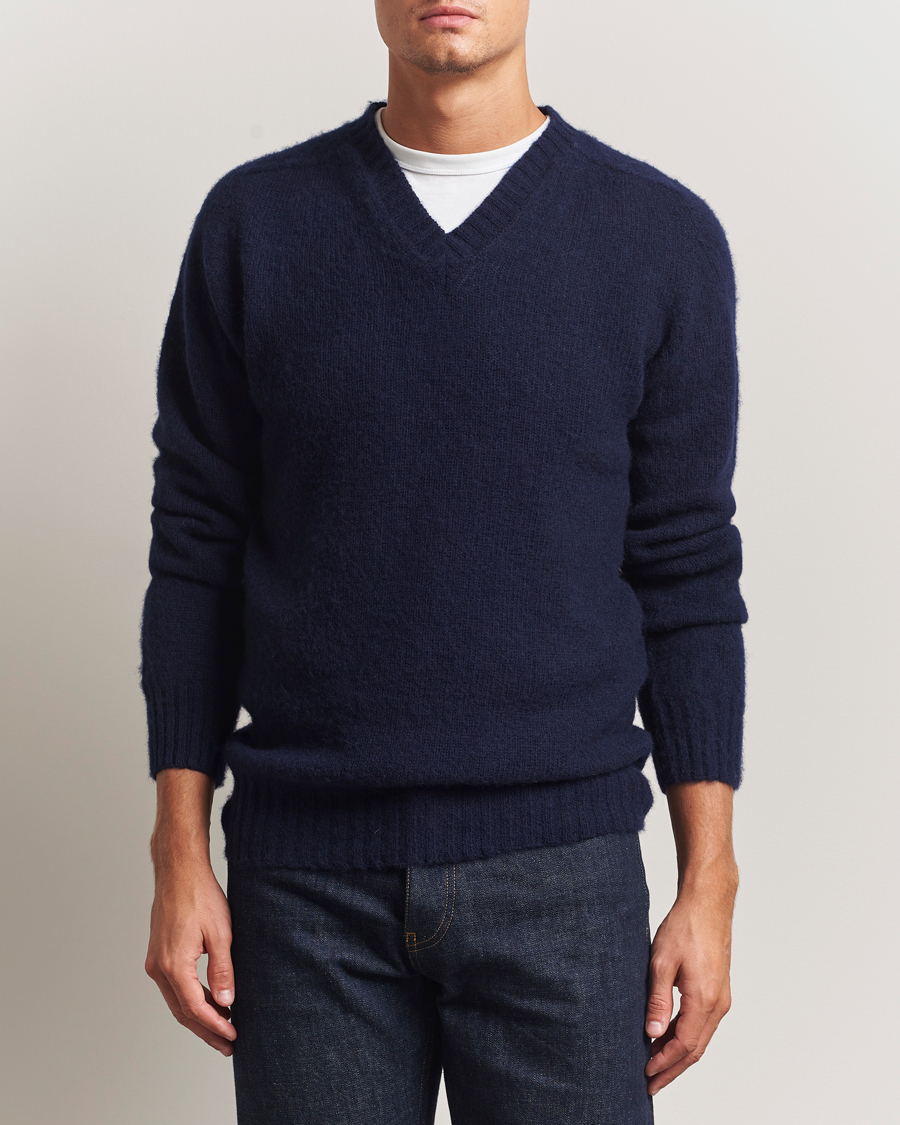 Hombres | Jerséis y prendas de punto | Harley Of Scotland for Care of Carl | Harley Of Scotland Brushed Supersoft Lambswool V-Neck Navy