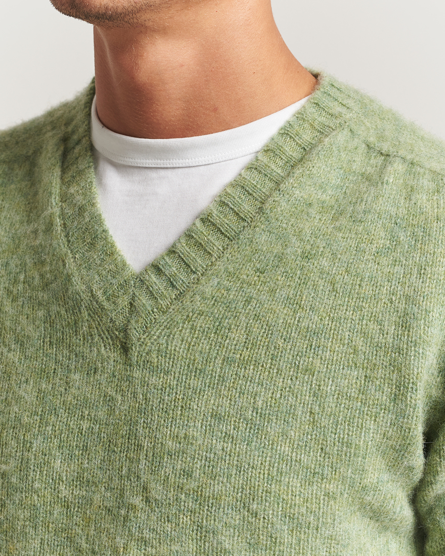 Hombres | Jerséis y prendas de punto | Harley Of Scotland | Brushed Supersoft Lambswool V-Neck Light Green