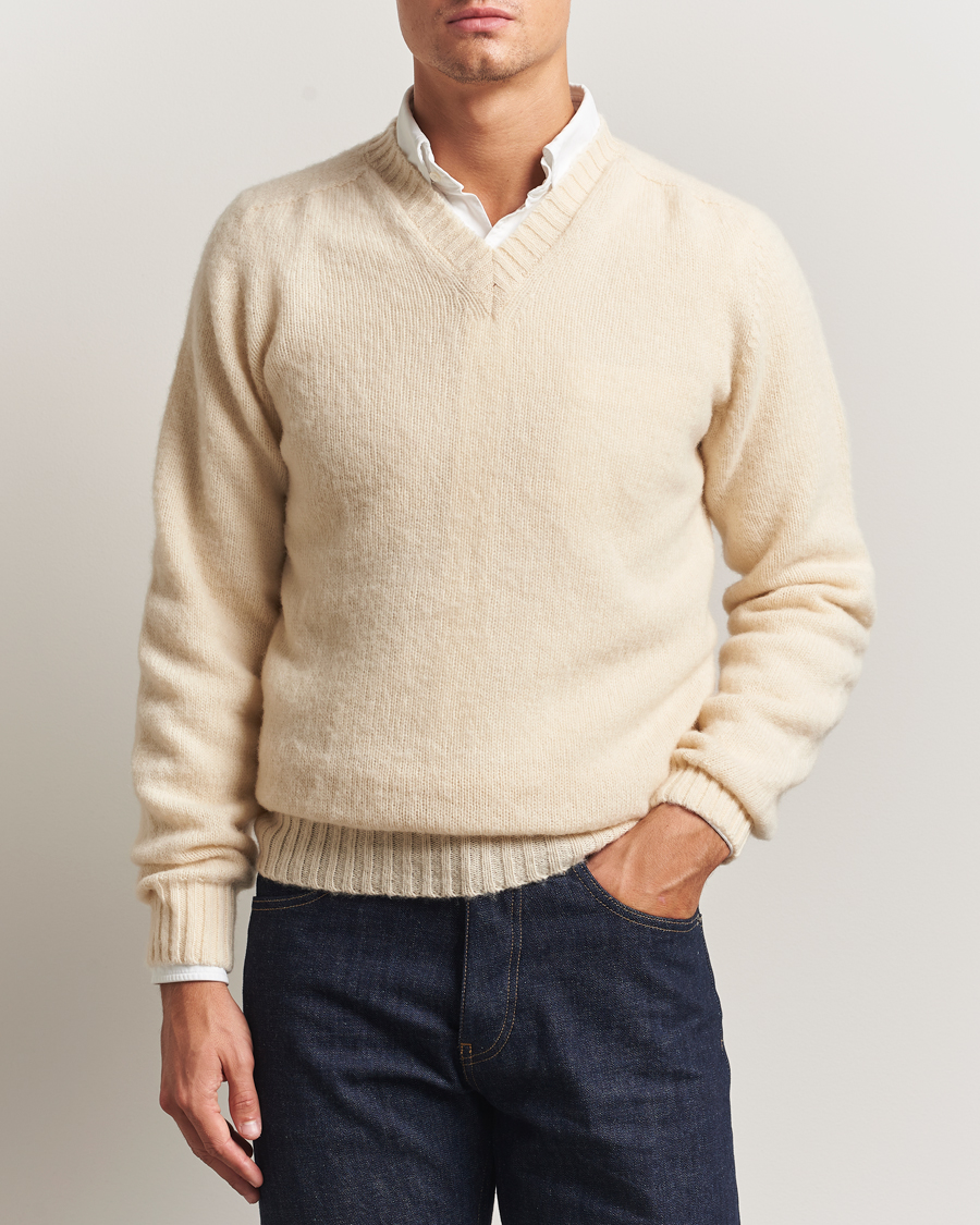 Hombres | Jerséis y prendas de punto | Harley Of Scotland for Care of Carl | Harley Of Scotland Brushed Supersoft Lambswool V-Neck Vanilla