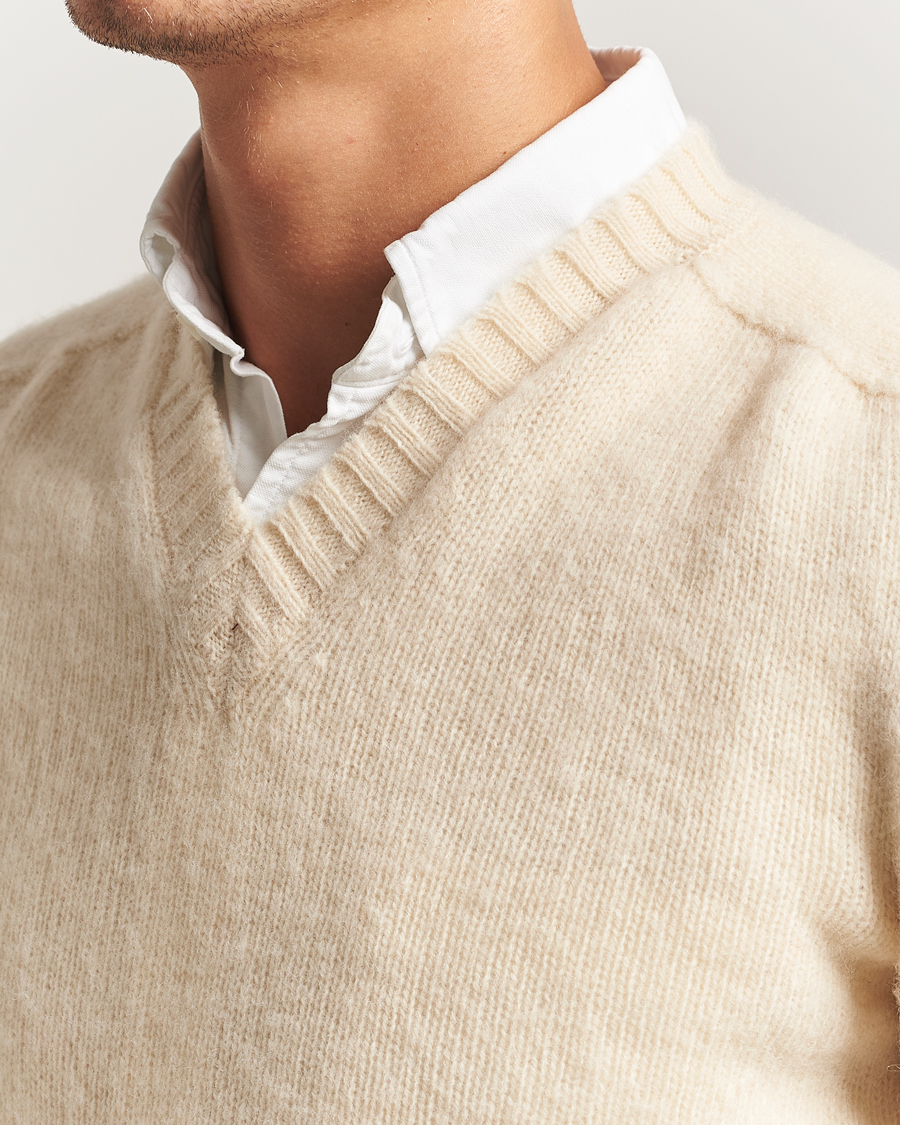Hombres | Jerséis y prendas de punto | Harley Of Scotland for Care of Carl | Harley Of Scotland Brushed Supersoft Lambswool V-Neck Vanilla