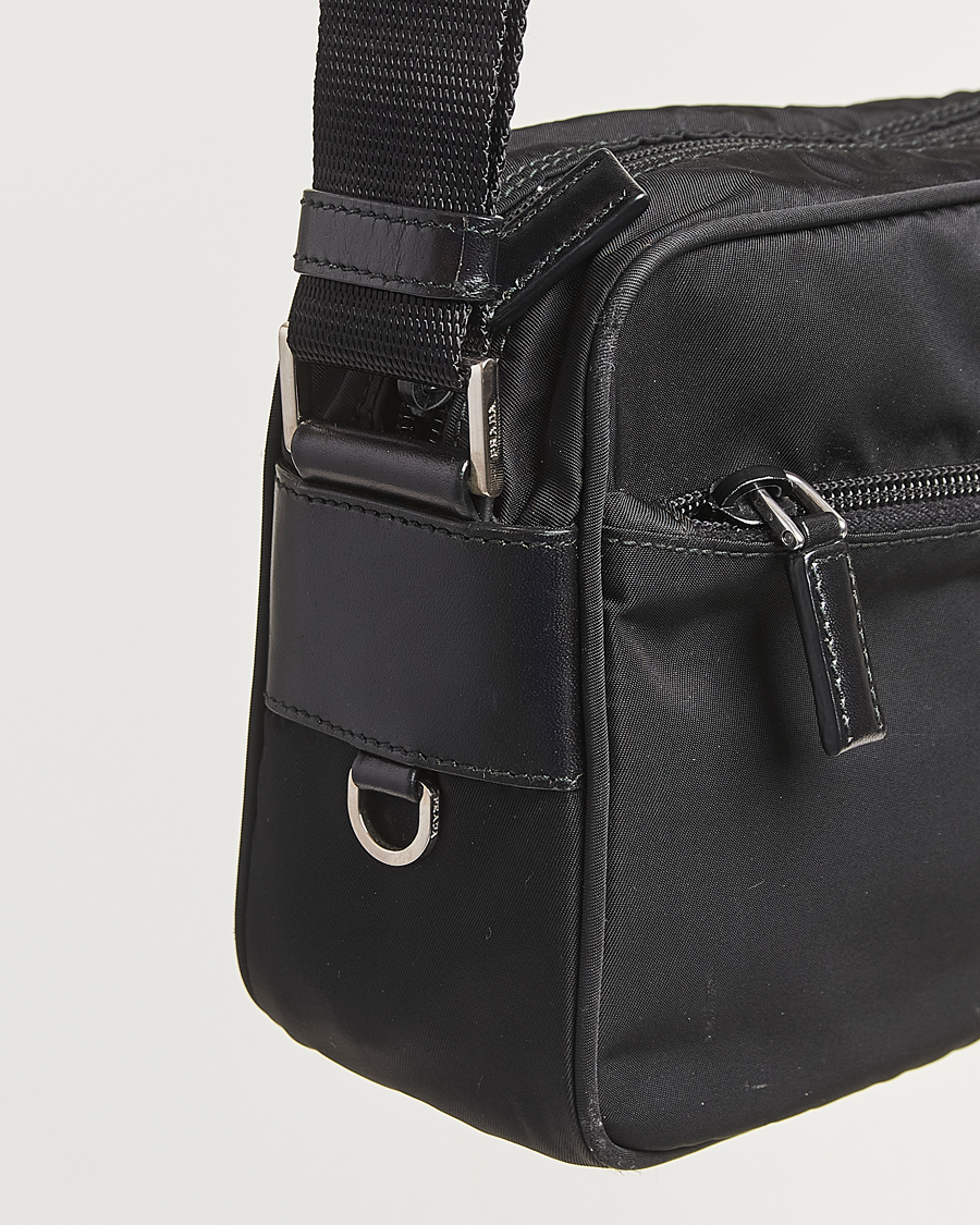 Hombres | Prada Pre-Owned Tessuto Nylon Leather Shoulder Bag Black | Prada Pre-Owned | Tessuto Nylon Leather Shoulder Bag Black