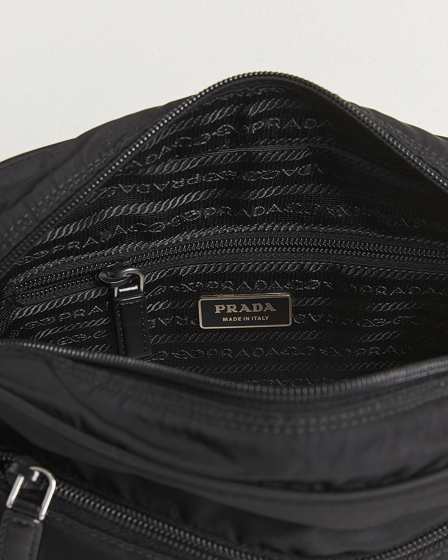 Hombres | Prada Pre-Owned Tessuto Nylon Leather Shoulder Bag Black | Prada Pre-Owned | Tessuto Nylon Leather Shoulder Bag Black