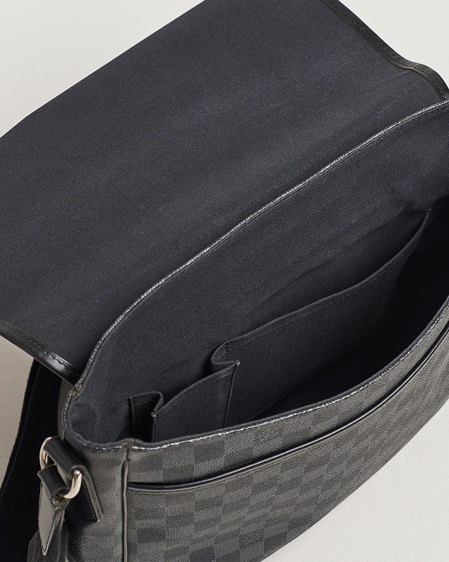 Hombres | Louis Vuitton Pre-Owned Daniel MM Shoulder Bag Damier Graphite | Louis Vuitton Pre-Owned | Daniel MM Shoulder Bag Damier Graphite