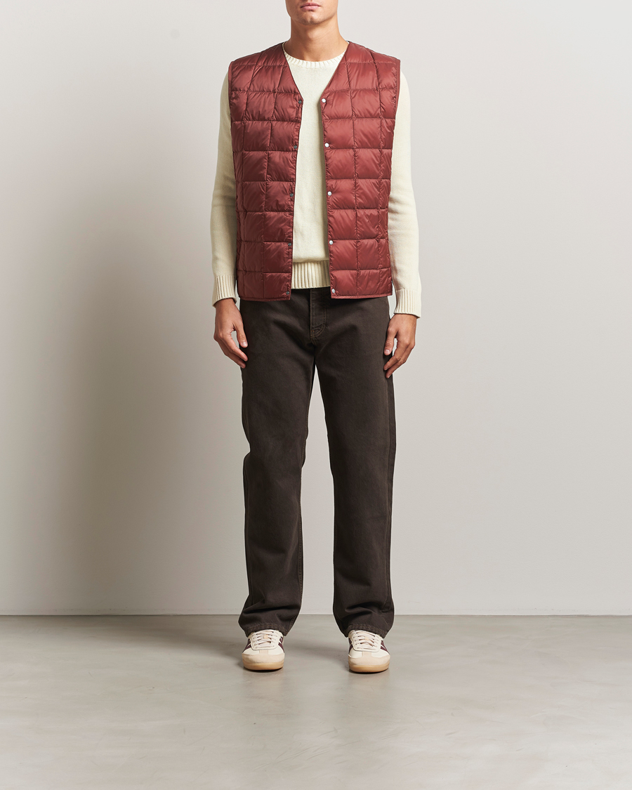 Hombres | Chalecos | TAION | V-Neck Lightweight Down Vest Dark Red
