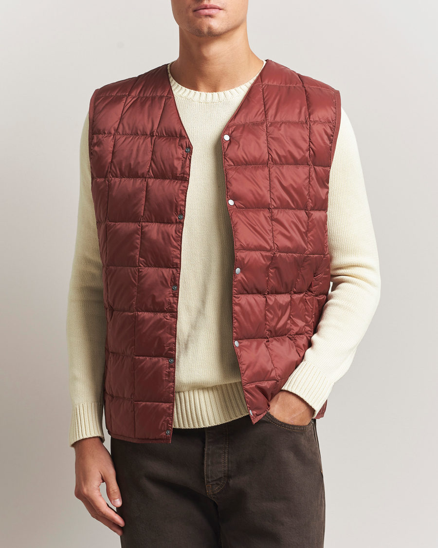 Hombres | Abrigos y chaquetas | TAION | V-Neck Lightweight Down Vest Dark Red