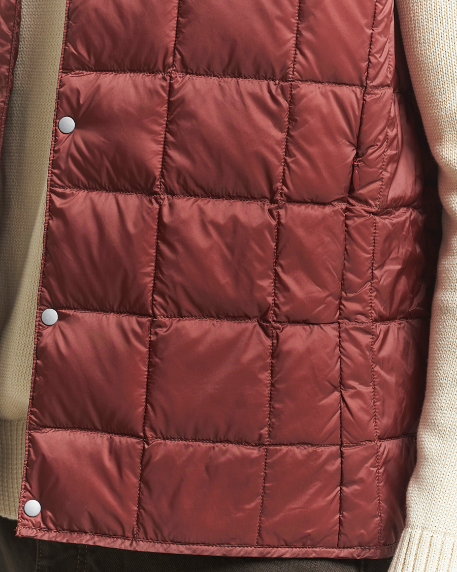 Hombres | Abrigos y chaquetas | TAION | V-Neck Lightweight Down Vest Dark Red