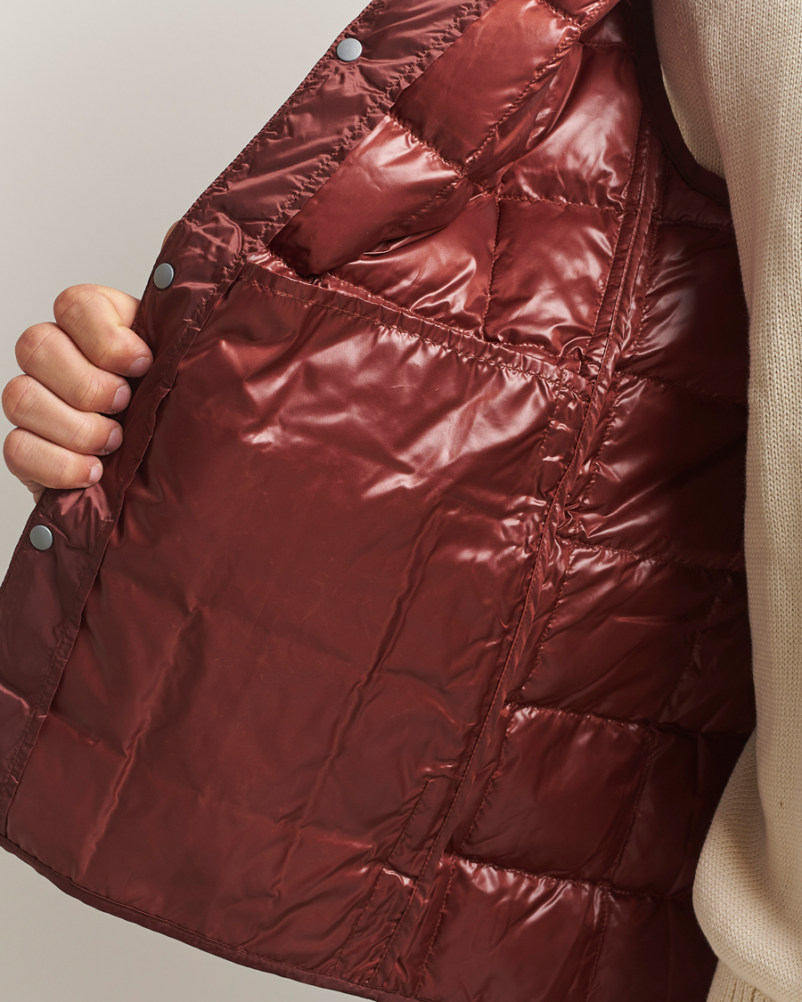 Hombres | Abrigos y chaquetas | TAION | V-Neck Lightweight Down Vest Dark Red
