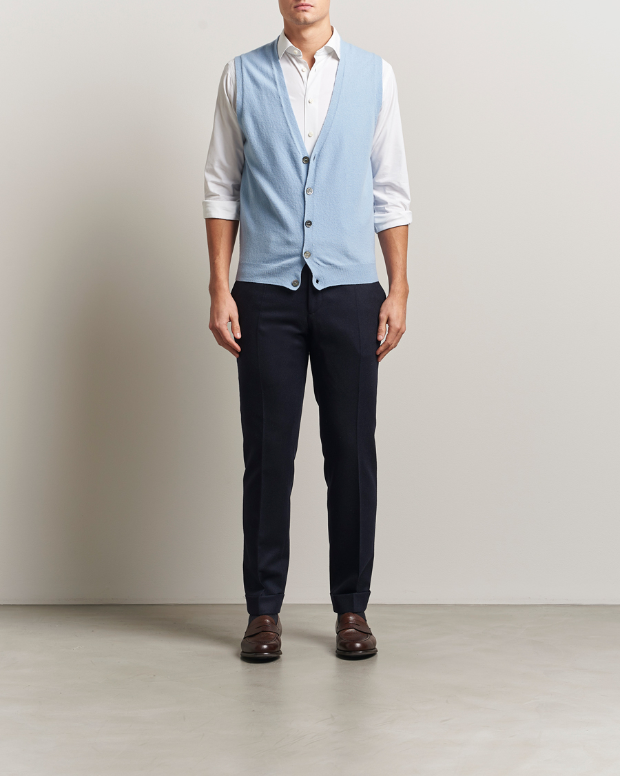 Hombres | Jerséis y prendas de punto | Oscar Jacobson | Guiseppe Buttoned Vest Light Blue