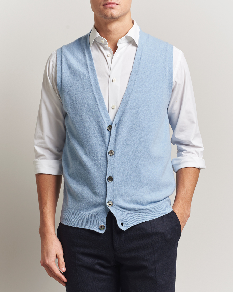 Hombres | Jerséis y prendas de punto | Oscar Jacobson | Guiseppe Buttoned Vest Light Blue