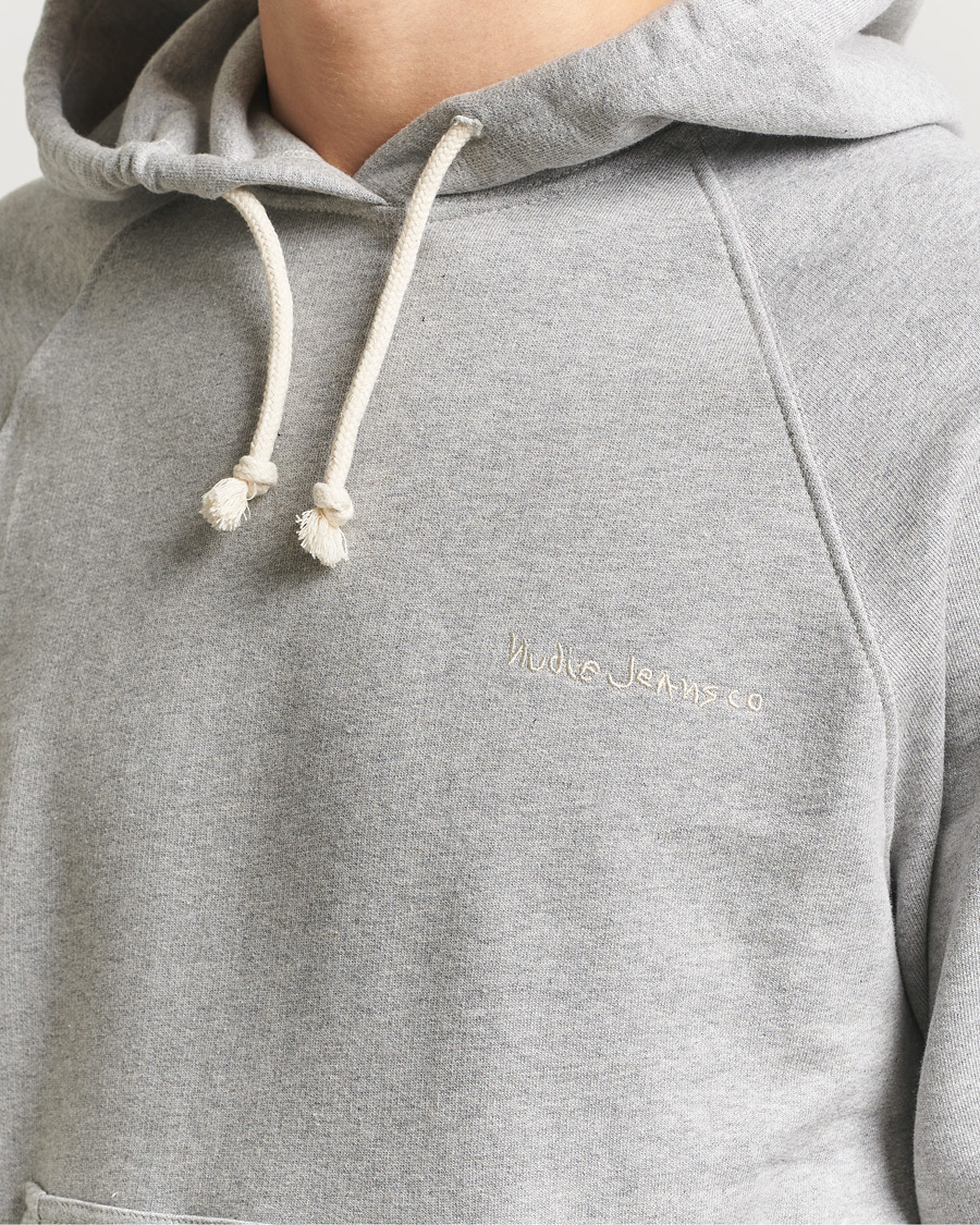Hombres | Jerséis y prendas de punto | Nudie Jeans | Gunde Logo Hoodie Grey Melange