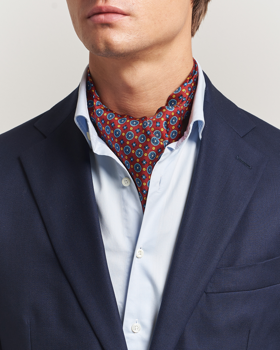 Hombres | Bufandas elegantes | Amanda Christensen | Silk Twill Medallion Ascot Wine Red