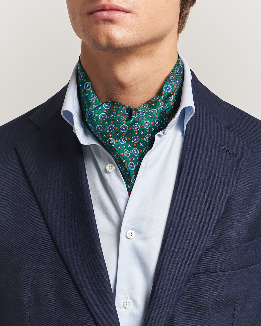 Hombres | Amanda Christensen Silk Twill Medallion Ascot Bottle Green | Amanda Christensen | Silk Twill Medallion Ascot Bottle Green