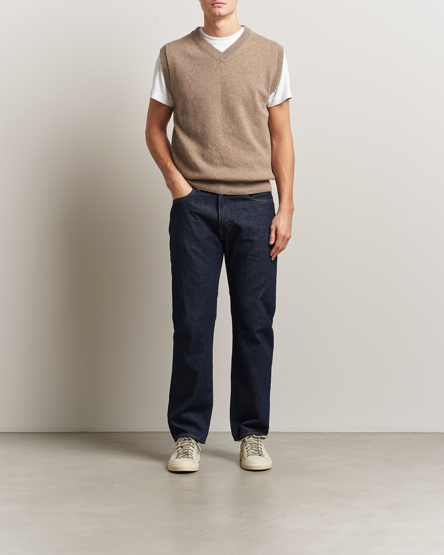 Hombres | Jerséis y prendas de punto | Sunspel | Lambswool Knitted Vest Sandstone