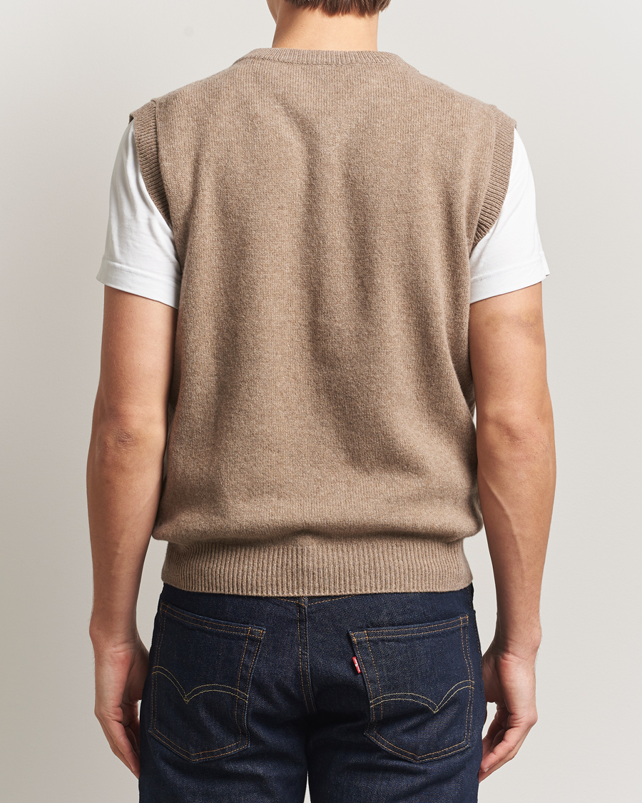 Hombres | Jerséis y prendas de punto | Sunspel | Lambswool Knitted Vest Sandstone