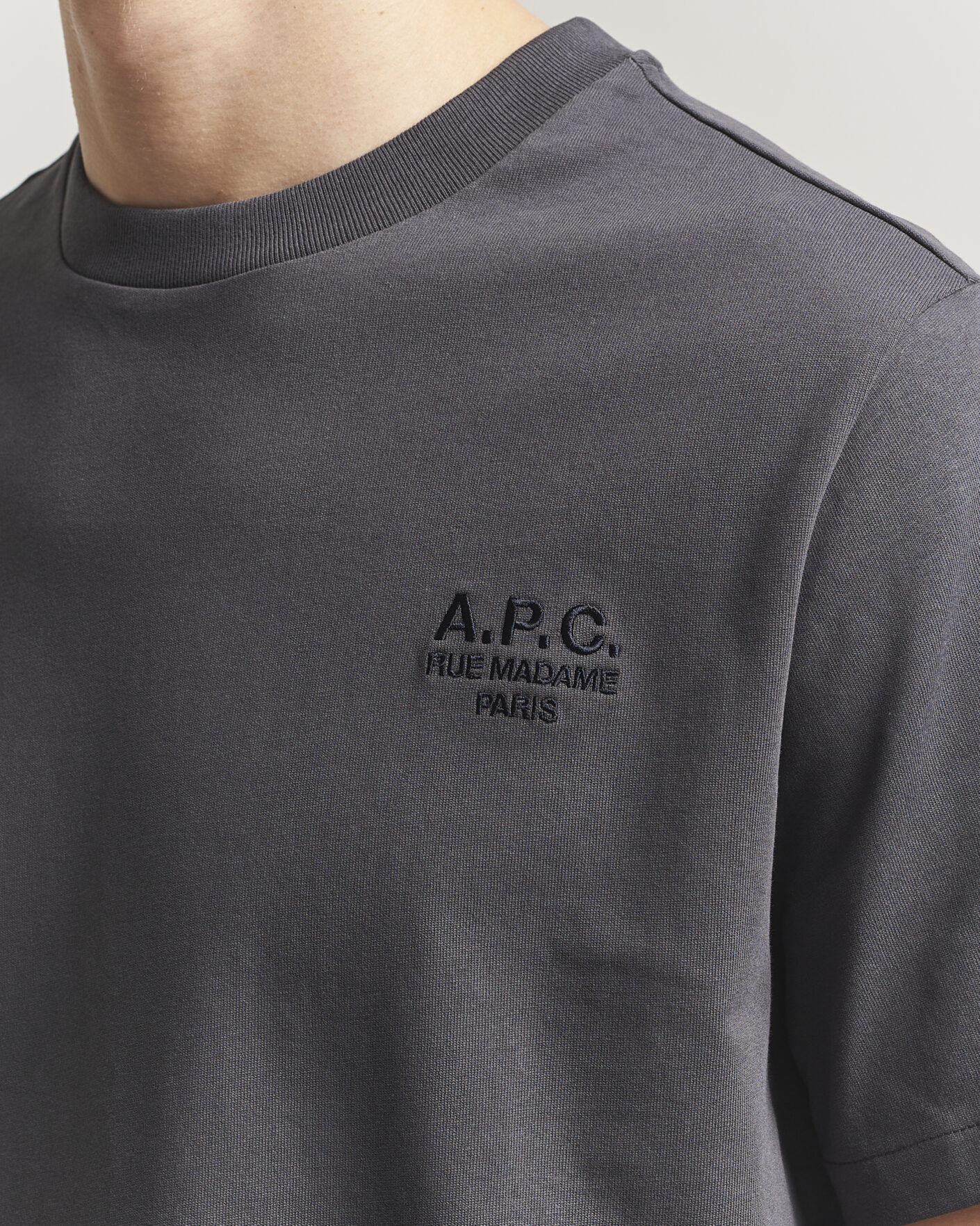 Hombres | Camisetas | A.P.C. | Rue Madame T-Shirt Faded Black
