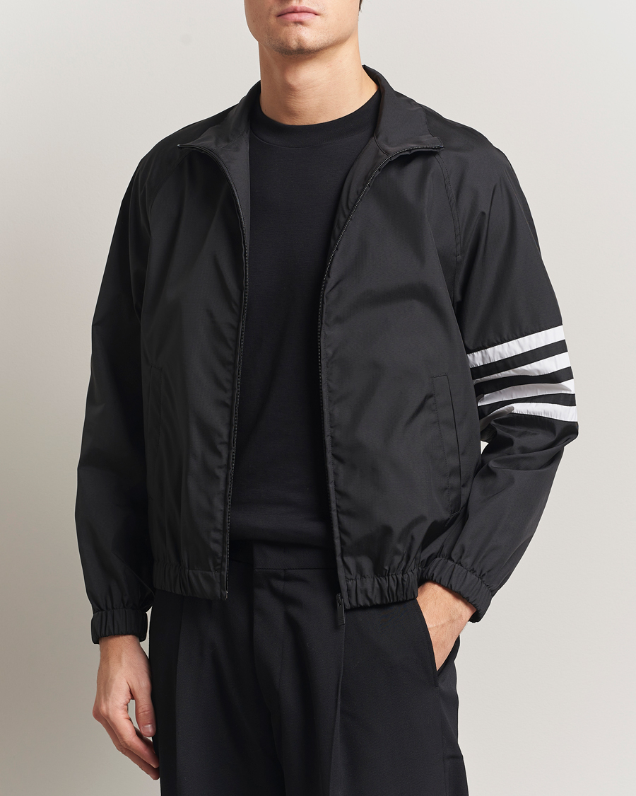 Hombres | Abrigos y chaquetas | Thom Browne | Raglan 4 Bar Nylon Jacket Black