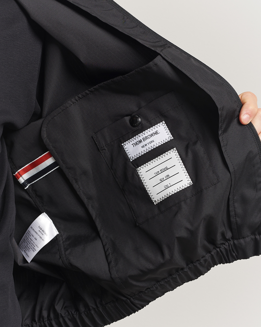 Hombres | Abrigos y chaquetas | Thom Browne | Raglan 4 Bar Nylon Jacket Black