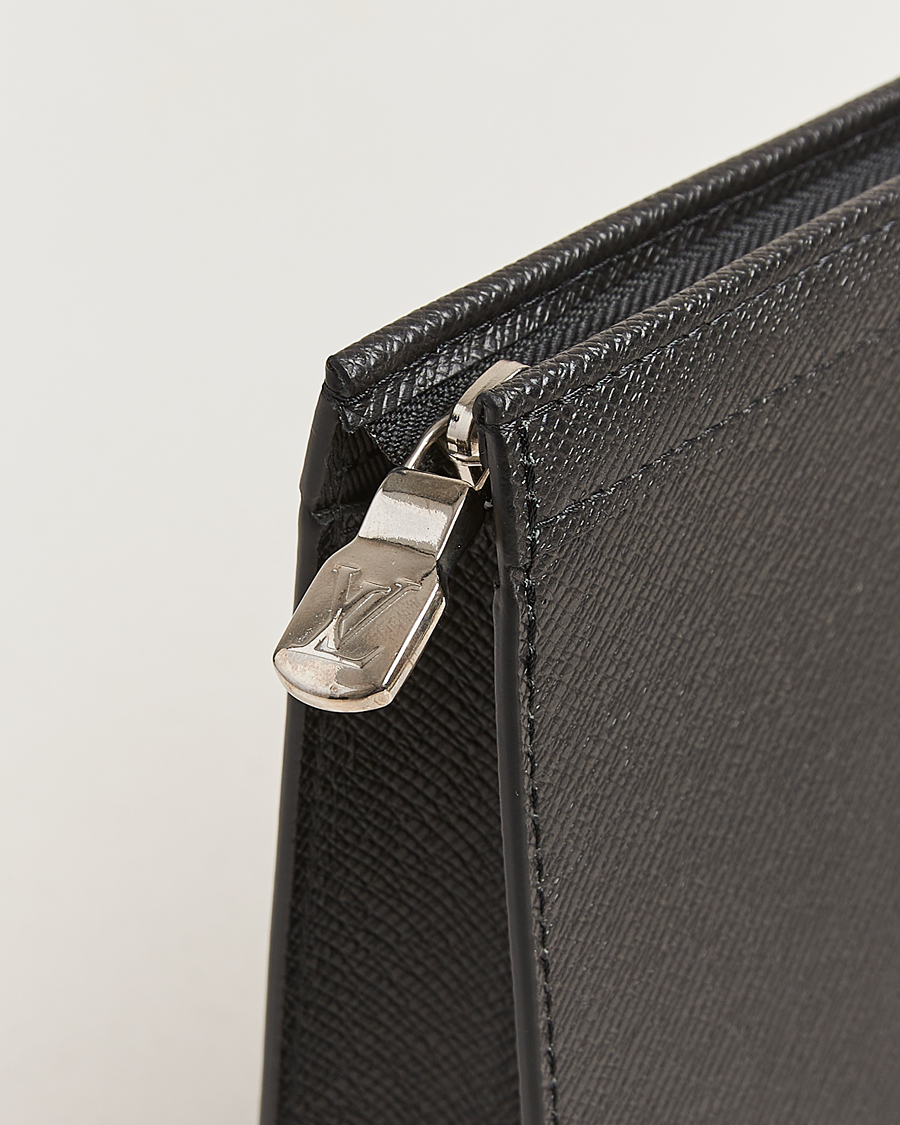 Hombres | Pre-Owned & Vintage Bags | Louis Vuitton Pre-Owned | Pochette Voyage Taiga MM Black