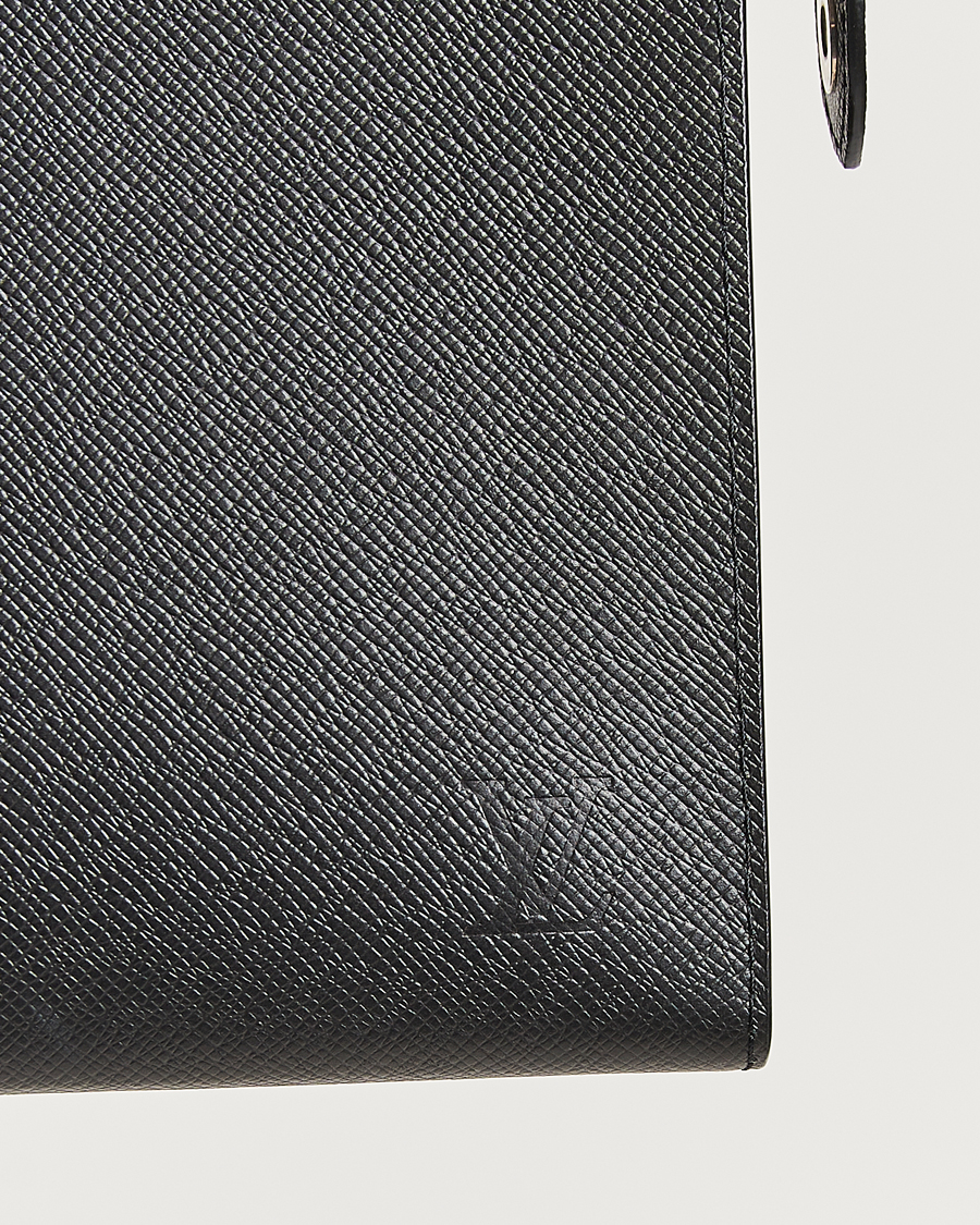 Hombres | Pre-Owned & Vintage Bags | Louis Vuitton Pre-Owned | Pochette Voyage Taiga MM Black