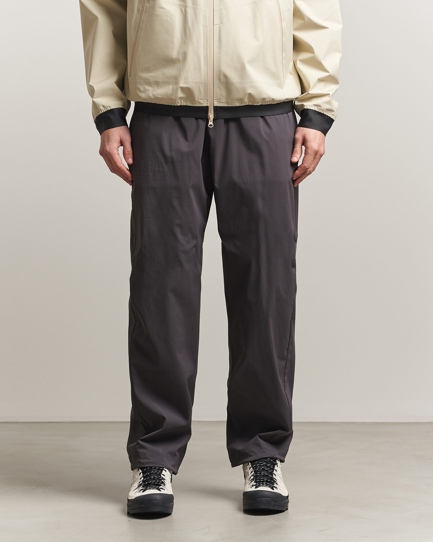 Hombres | Pantalones | Stone Island | Stellina Technical Nylon Stretch Trousers Charcoal