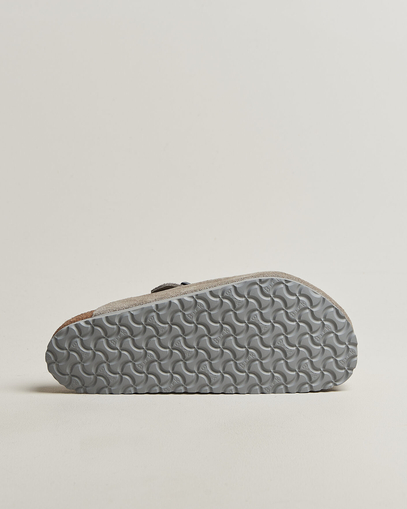 Hombres | Sandalias y chanclas | BIRKENSTOCK | Boston Soft Footbed Stone Coin Suede