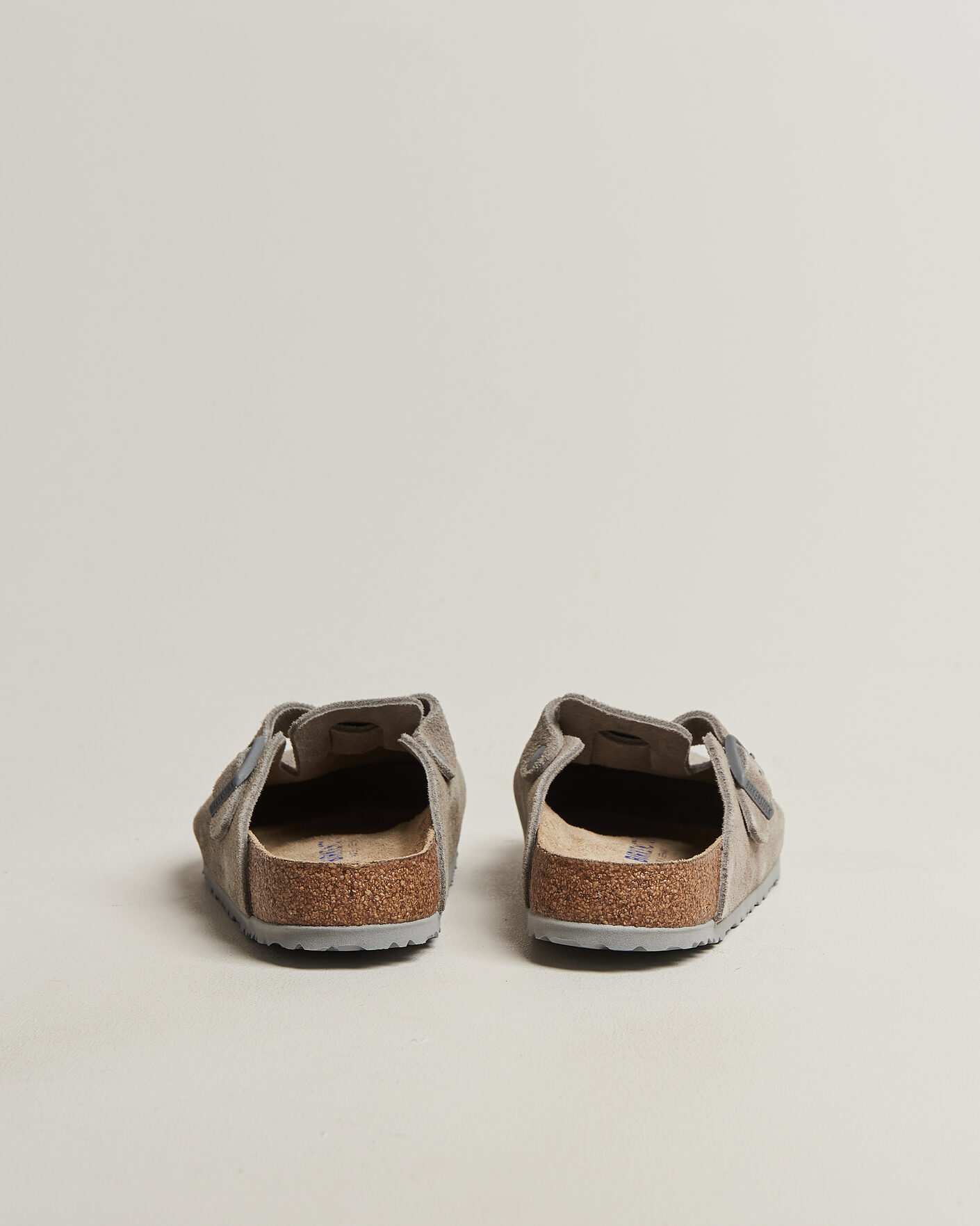 Hombres | Sandalias y chanclas | BIRKENSTOCK | Boston Soft Footbed Stone Coin Suede