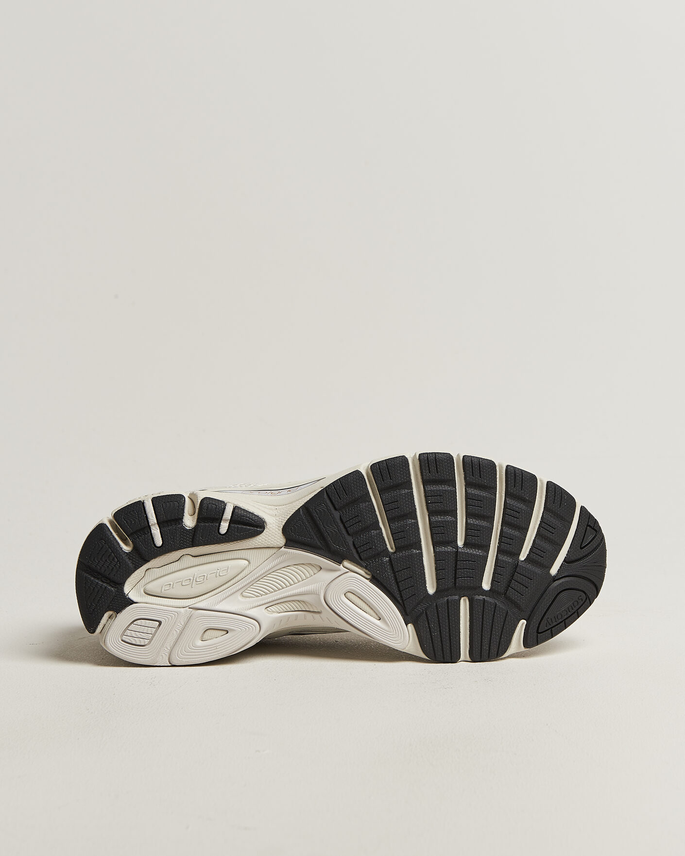 Hombres | Zapatillas | Saucony | Guide 7 Running Sneaker Onyx/Gold