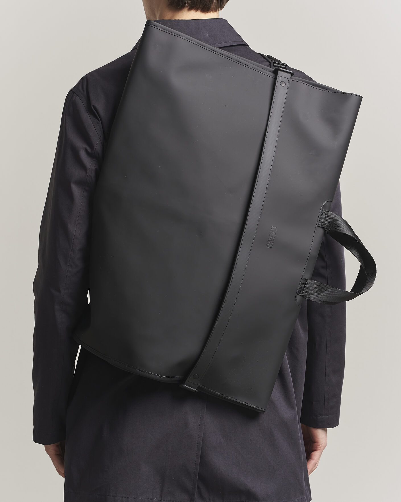 Hombres | RAINS OTG Suit Bag Black | RAINS | OTG Suit Bag Black