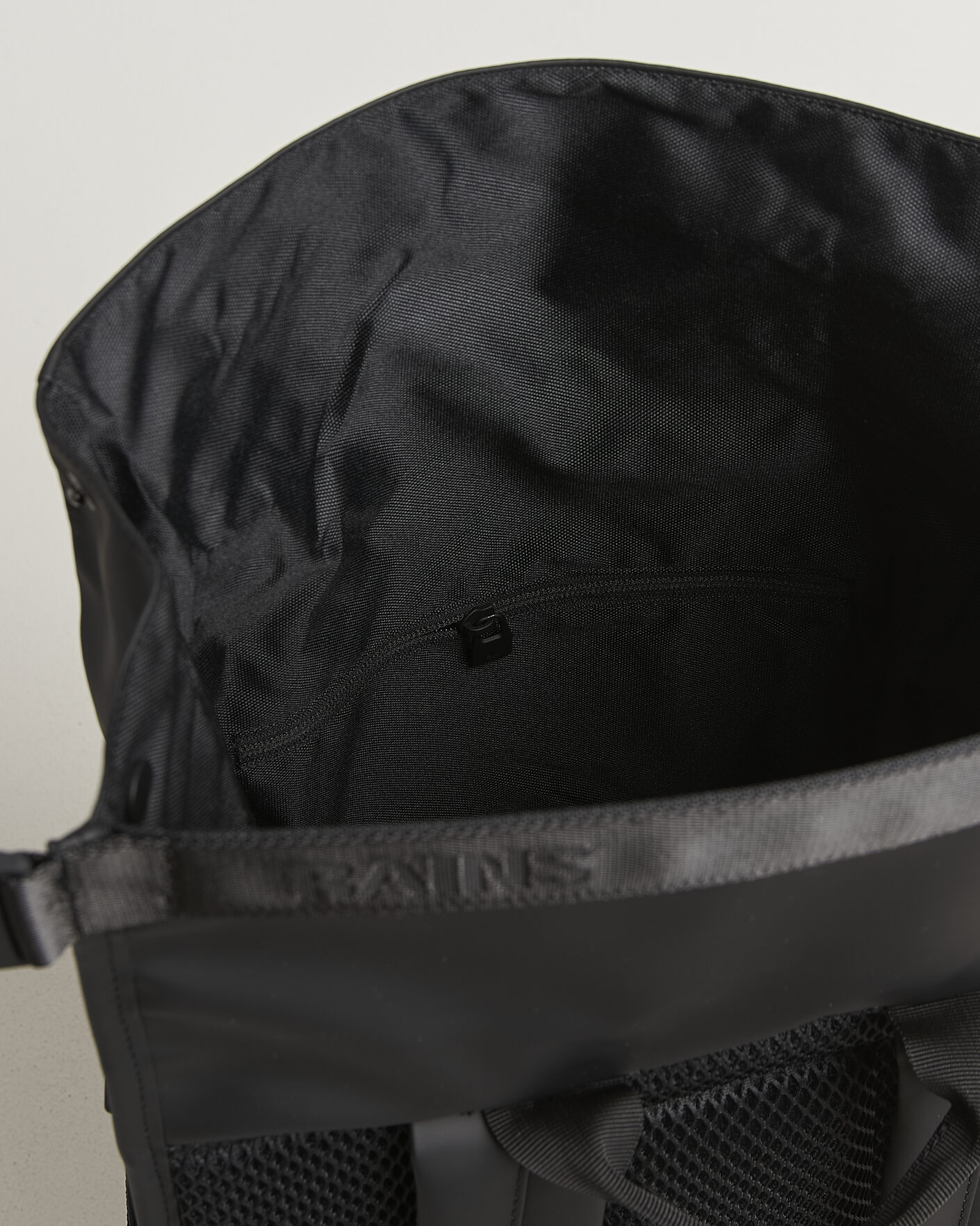 Hombres | Bolsos | RAINS | Trail Mountaineer Rolltop Backpack Black