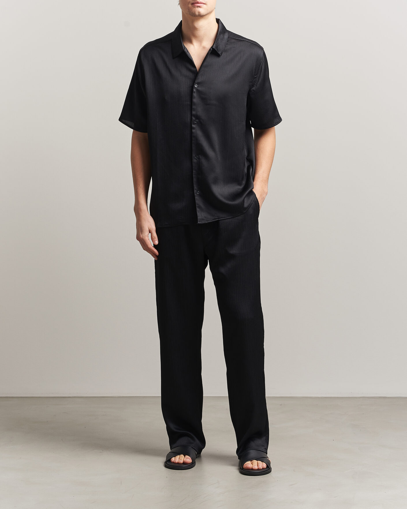 Hombres | Camisas | LES DEUX | Hector Plissé Short Sleeve Shirt Black