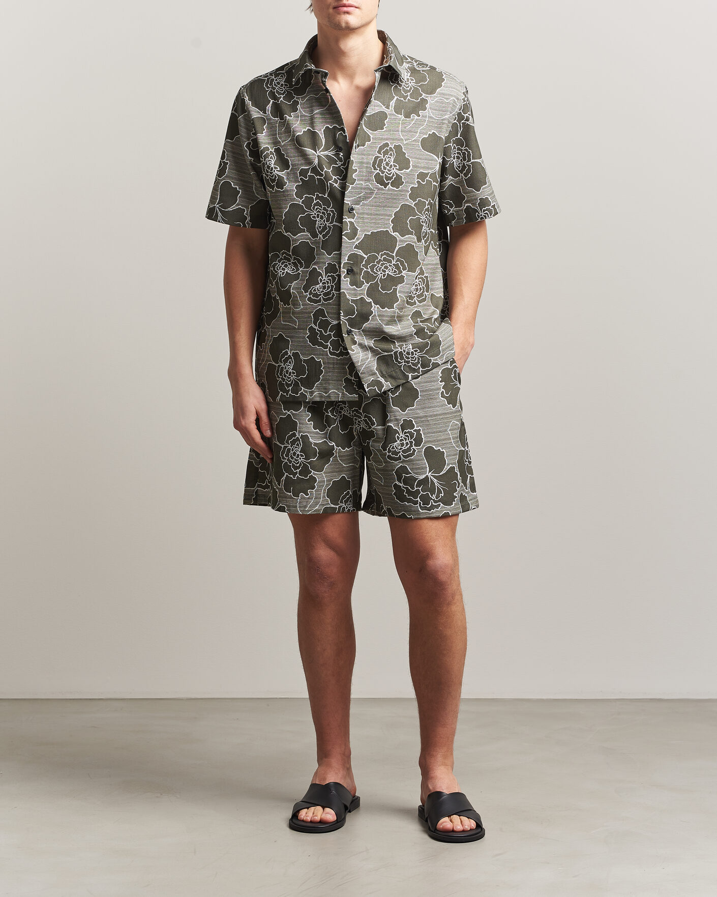 Hombres | Pantalones cortos | LES DEUX | Charlie Poppy AOP Shorts Olive Night
