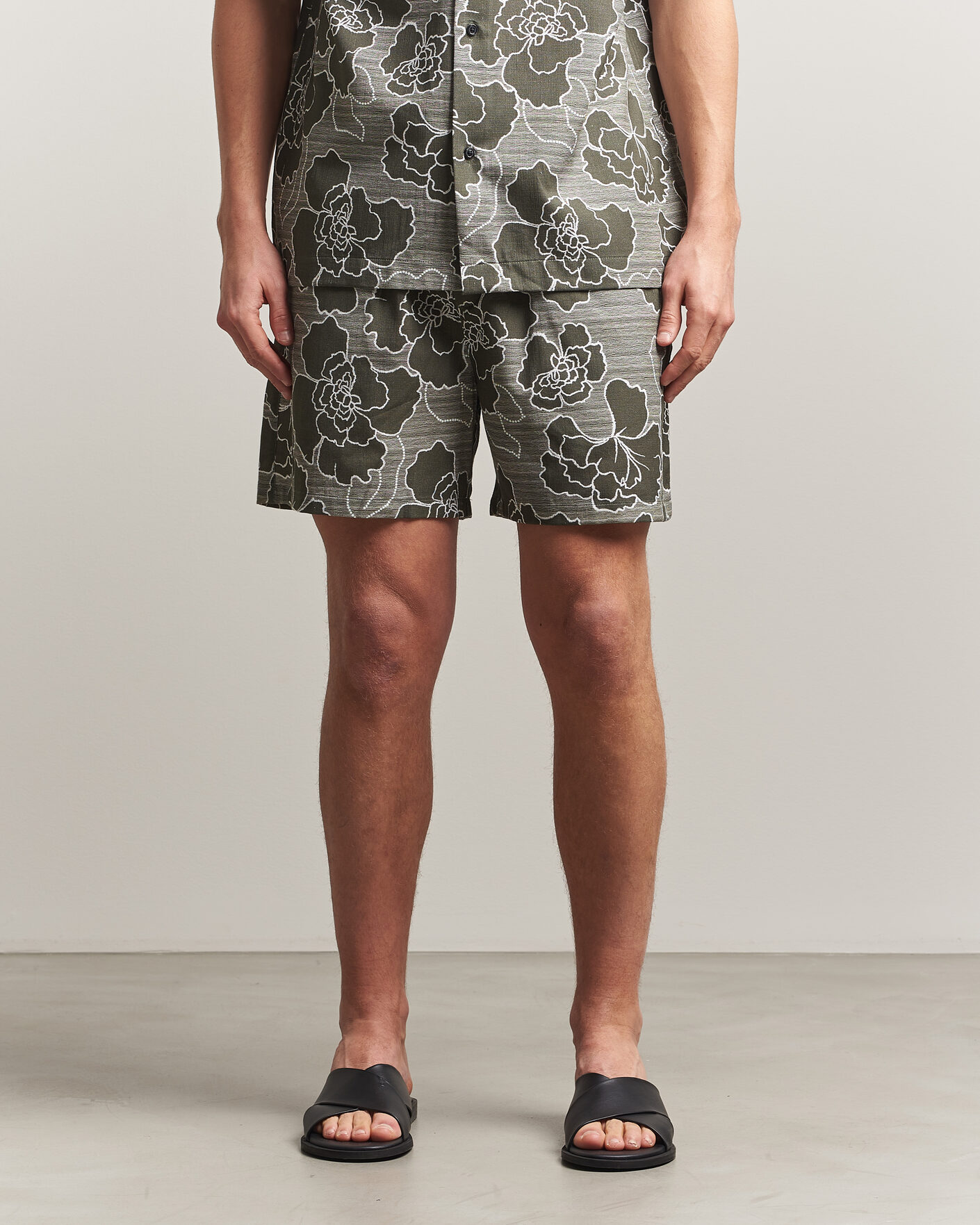 Hombres | Pantalones cortos | LES DEUX | Charlie Poppy AOP Shorts Olive Night