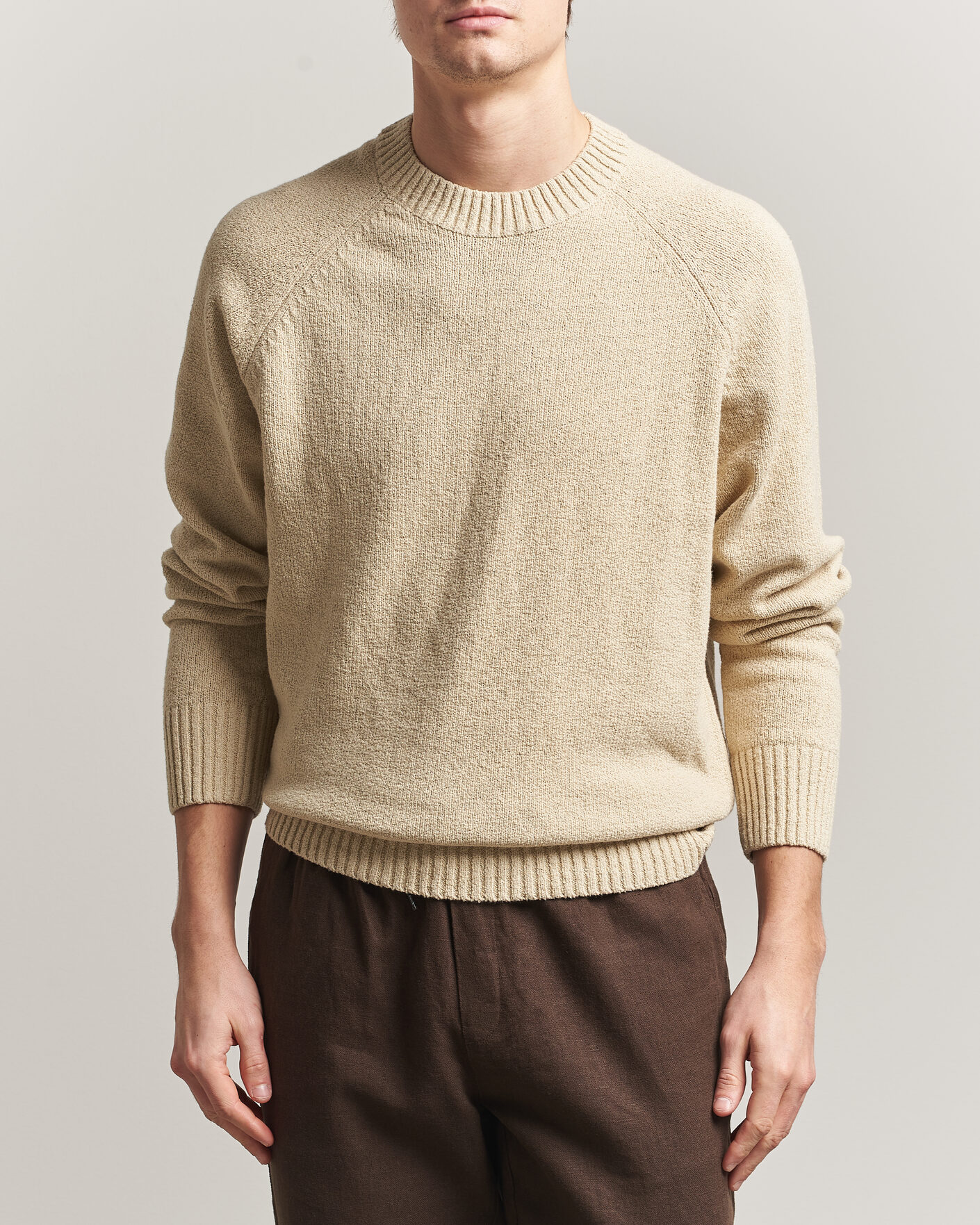 Hombres | Jerséis y prendas de punto | LES DEUX | Brad Knitted Roundneck Oyster Grey/White