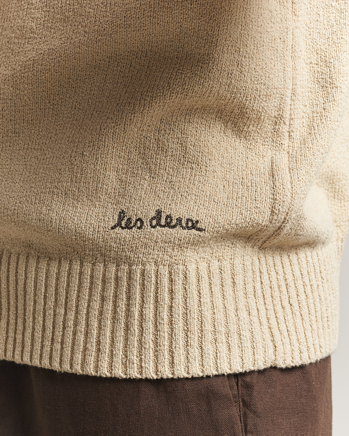 Hombres | Jerséis y prendas de punto | LES DEUX | Brad Knitted Roundneck Oyster Grey/White