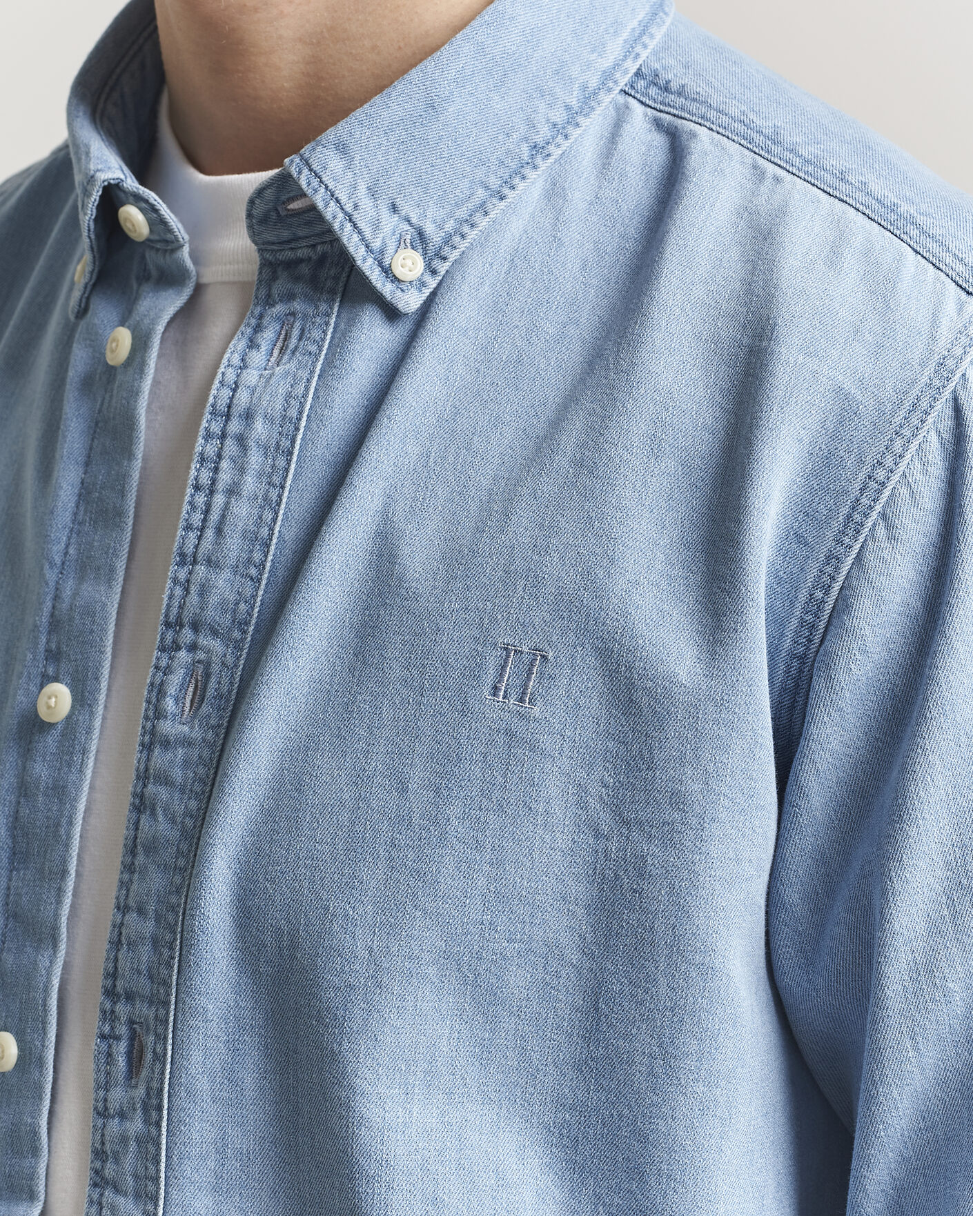 Hombres | Camisas | LES DEUX | Konrad Denim Shirt Light Indigo Wash
