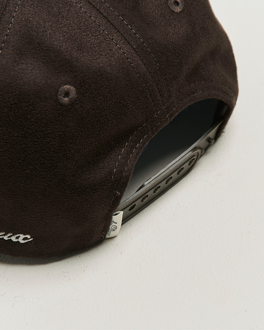 Hombres | Sombreros y gorras | LES DEUX | Encore Suede Baseball Cap Coffee Brown