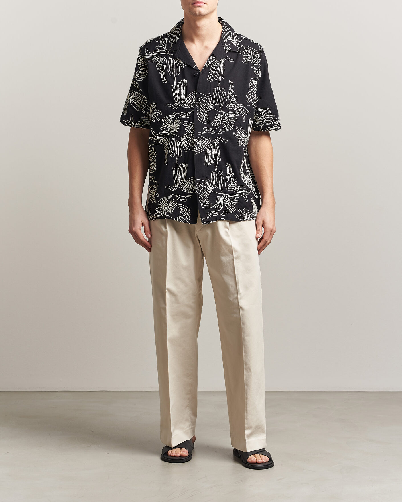 Hombres | Camisas | LES DEUX | Liam AOE Flower Short Sleeve Shirt Black
