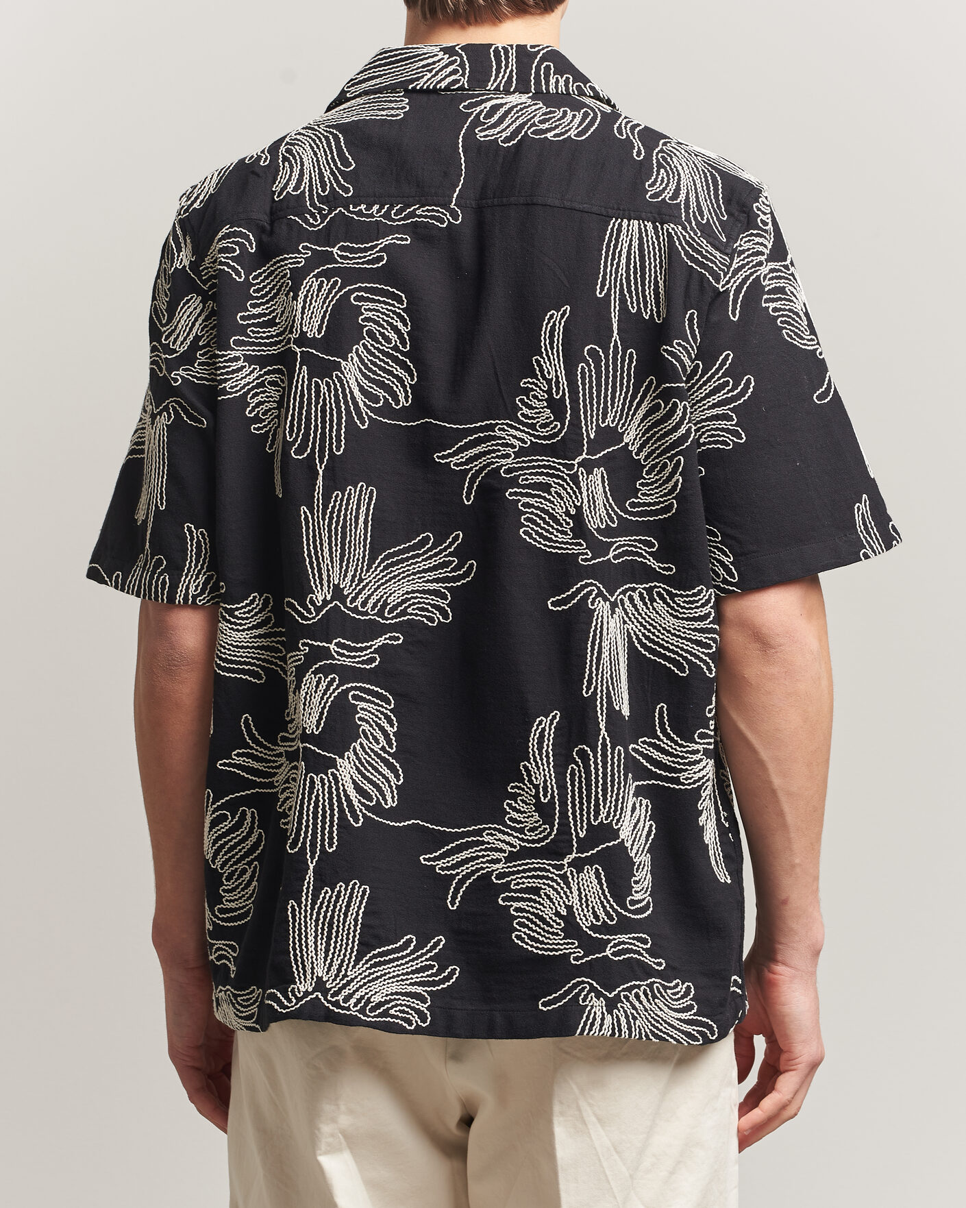 Hombres | Camisas | LES DEUX | Liam AOE Flower Short Sleeve Shirt Black