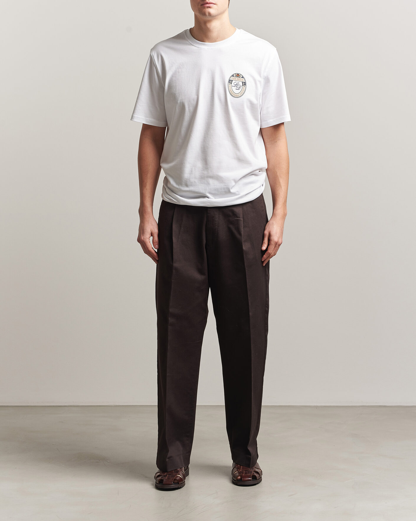 Hombres | Camisetas | LES DEUX | Brday Emblem T-Shirt White