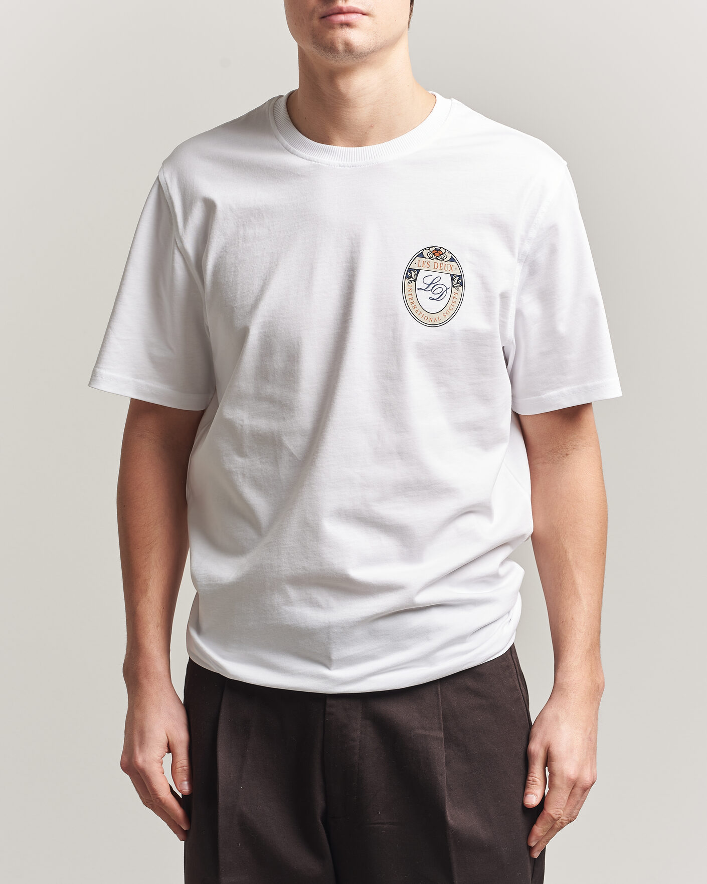 Hombres | Camisetas | LES DEUX | Brday Emblem T-Shirt White