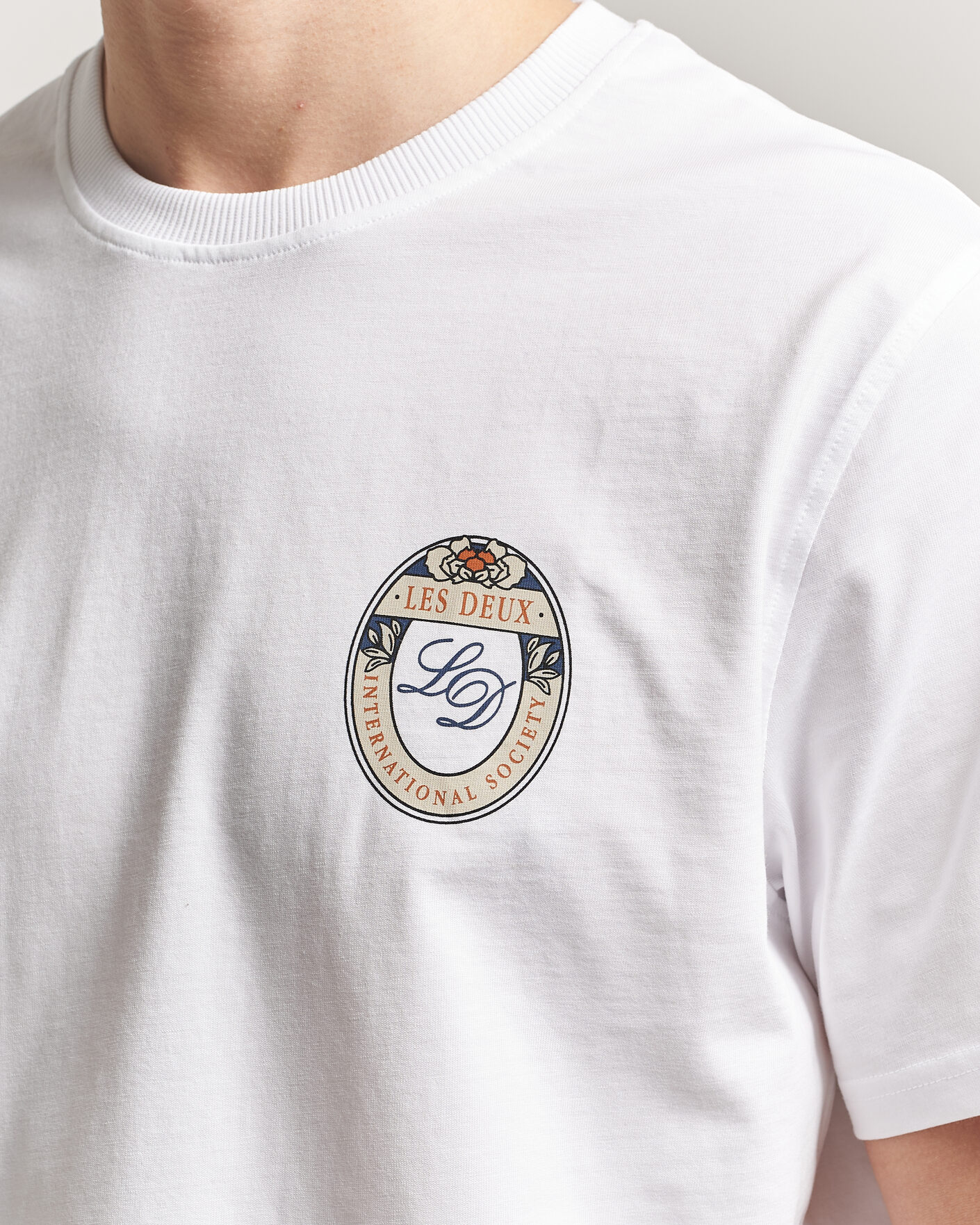 Hombres | Camisetas | LES DEUX | Brday Emblem T-Shirt White