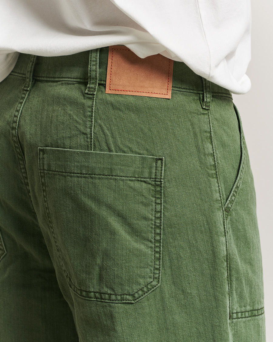 Hombres | Pantalones | Jeanerica | Genua Herringbone Worker Chino Chevron Green